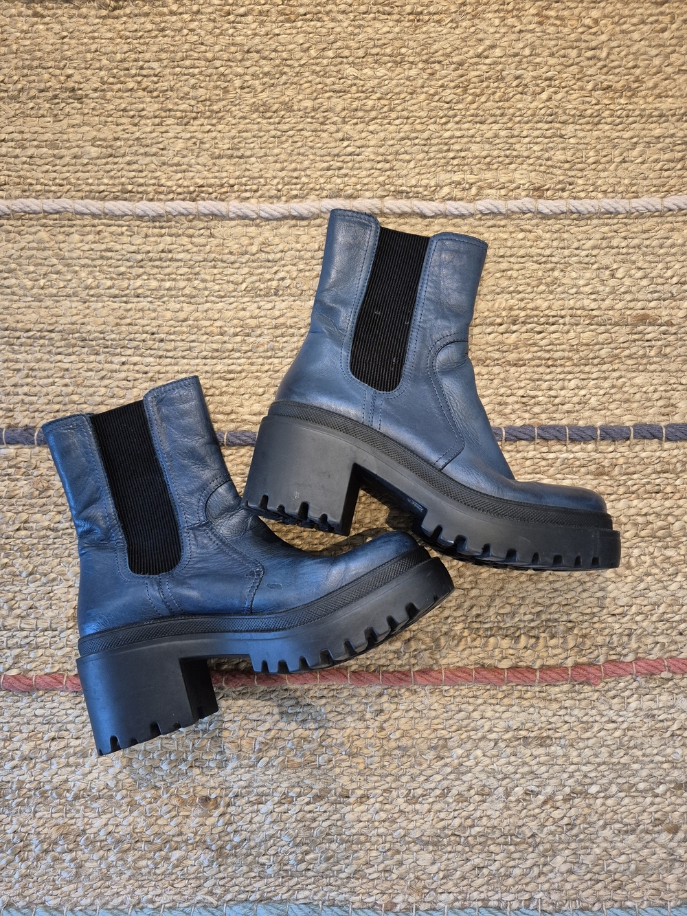 Women's Chunky Chelsea Boot in Blue
